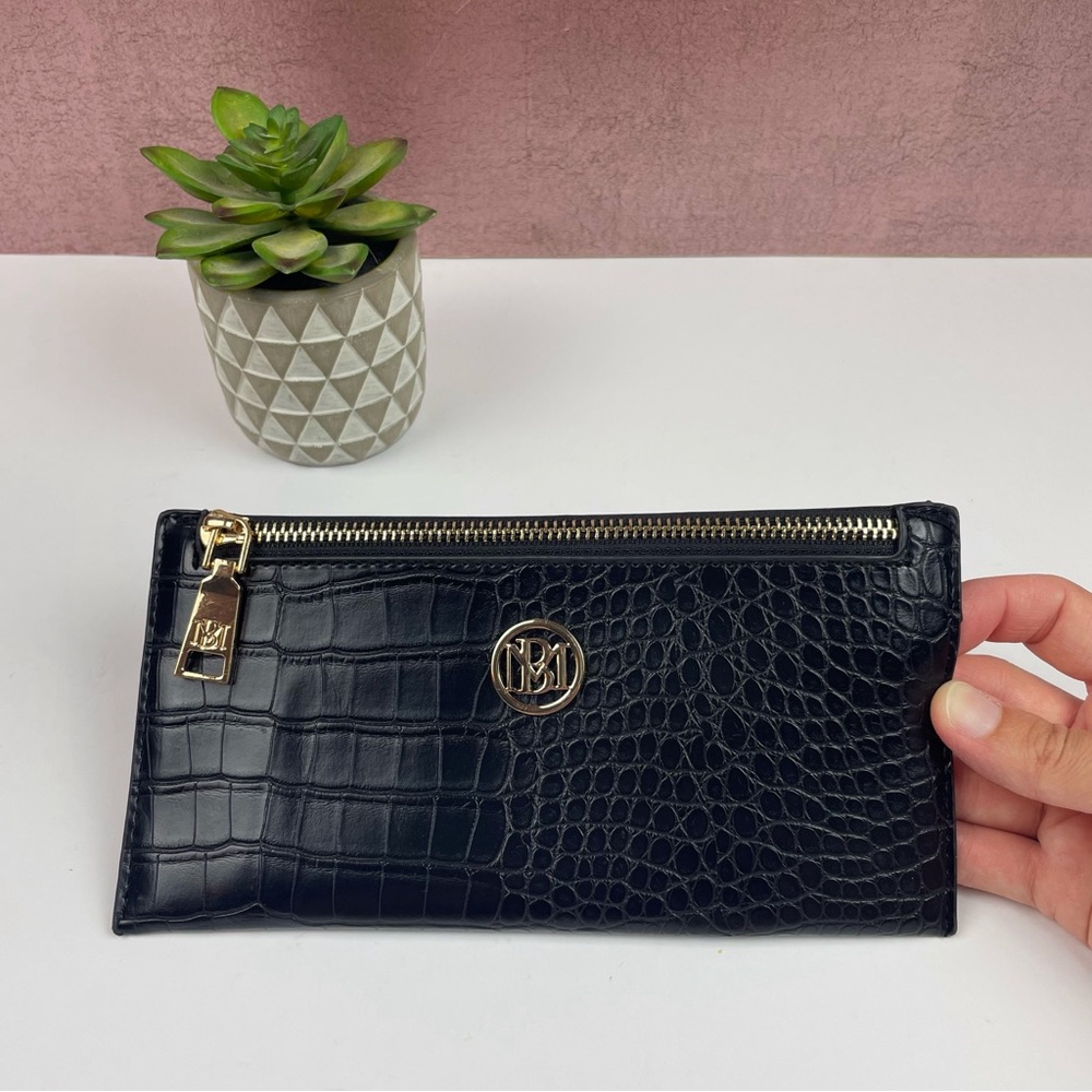 Studio Badgley Mischka Black Gold Zipper Accent Card Holder Wallet Case Bag